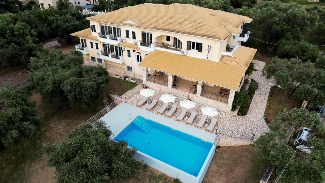 Chrisovalanto Hotel Sívota 外观 照片