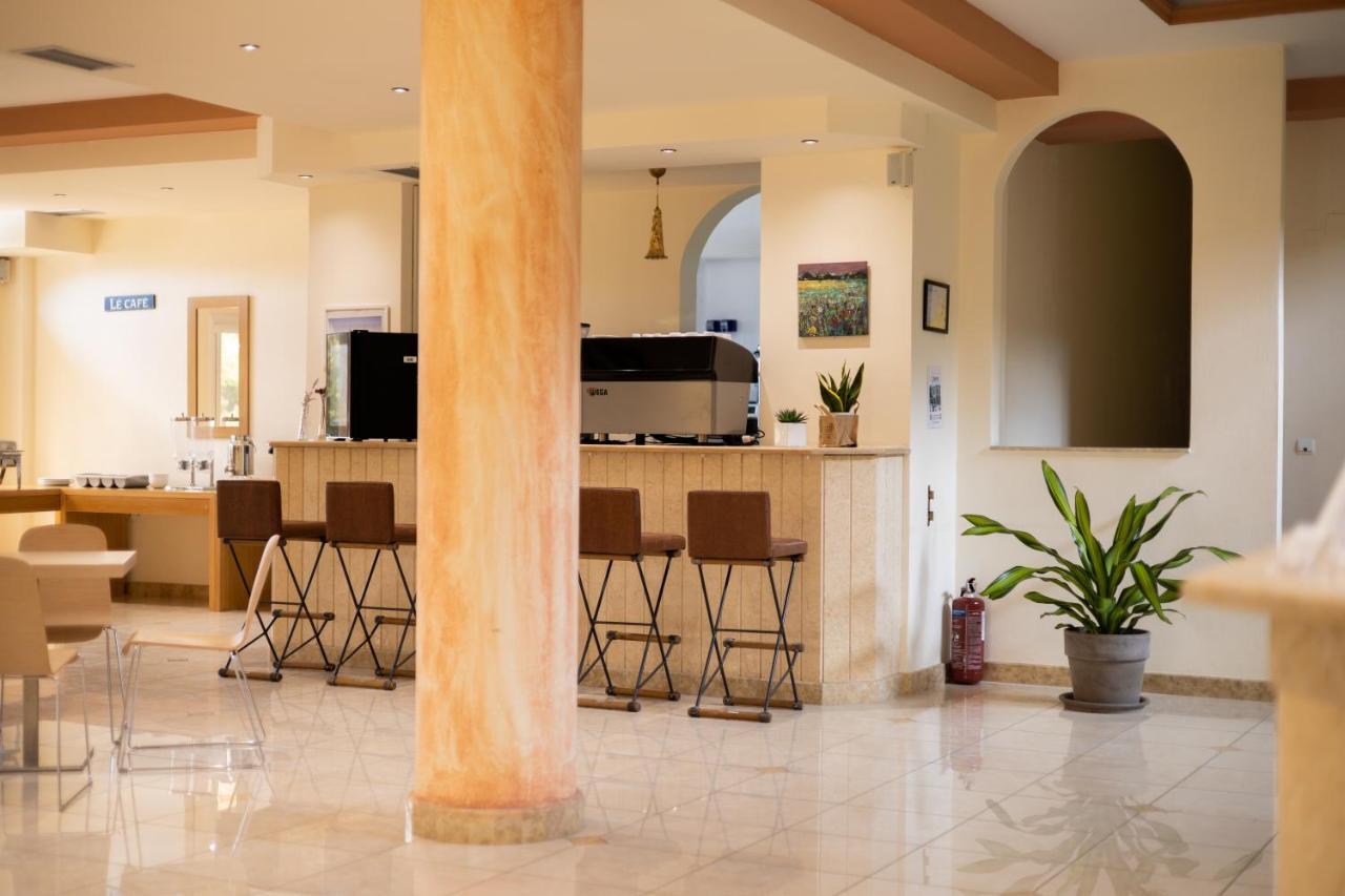 Chrisovalanto Hotel Sívota 外观 照片
