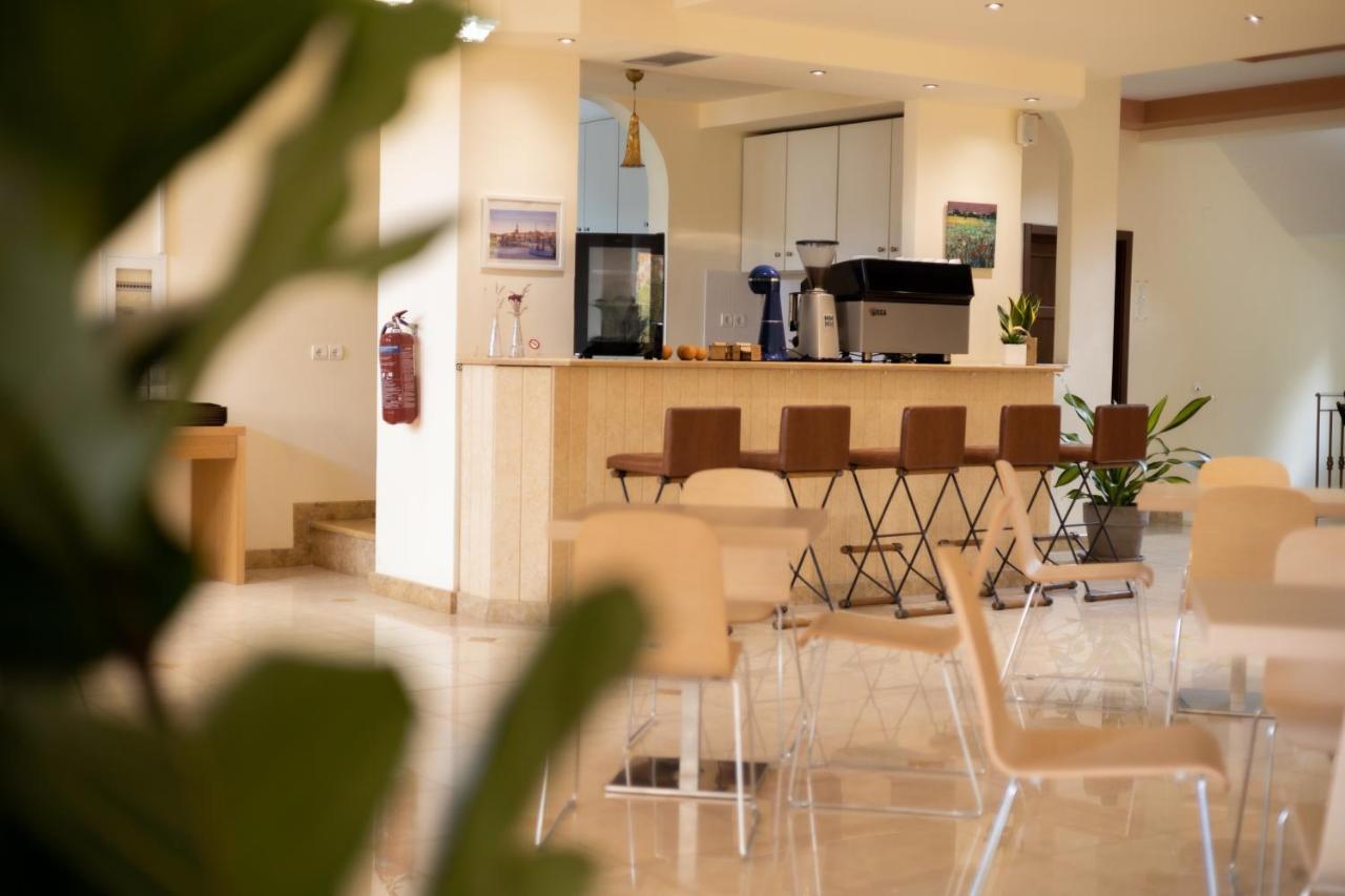 Chrisovalanto Hotel Sívota 外观 照片