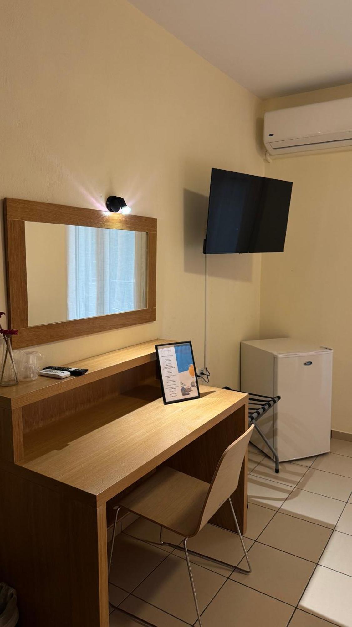 Chrisovalanto Hotel Sívota 外观 照片